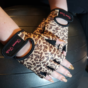 
                  
                    Load image into Gallery viewer, Leopard Print Femme Fitale Fitness Gloves - No Crystals
                  
                