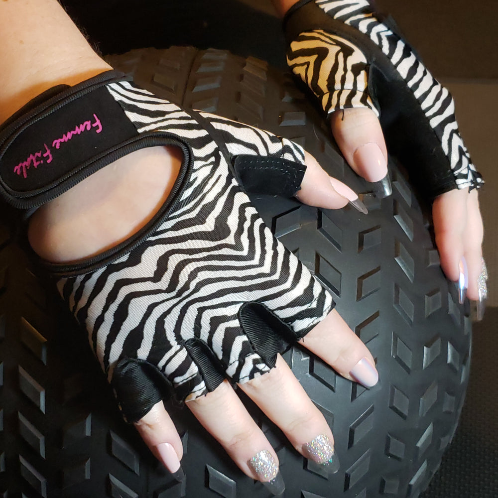 Femme Fitale Zebra Womens Fitness Weight Gloves - No Crystals – Femme  Fitale Fitness