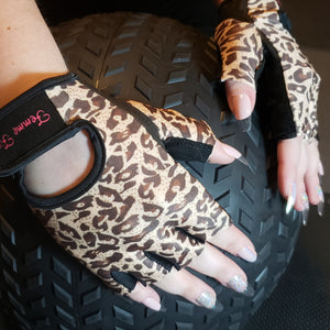 
                  
                    Load image into Gallery viewer, Leopard Print Femme Fitale Fitness Gloves - No Crystals
                  
                
