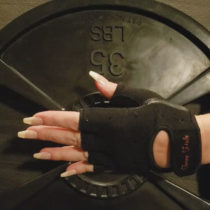 
                  
                    Load and play video in Gallery viewer, All Black Femme Fitale Fitness Swarovski Crystal Embellished Fitness Gloves
                  
                